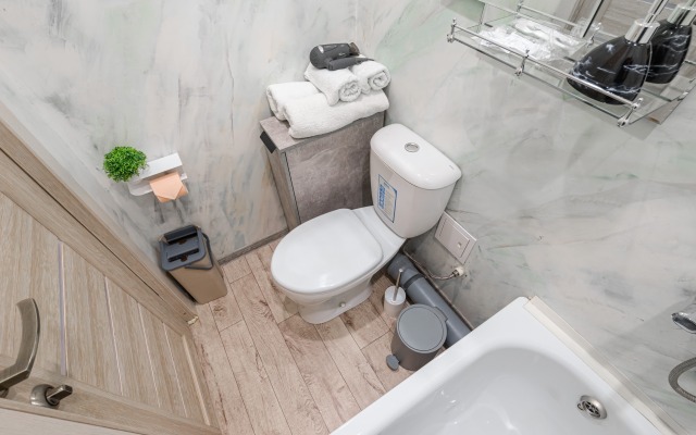 Uyutnaya studiya na prospekte Kosmonavtov Apartments