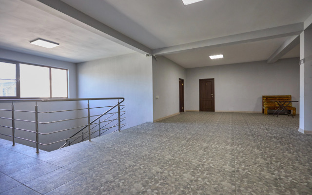 Laura Hotel