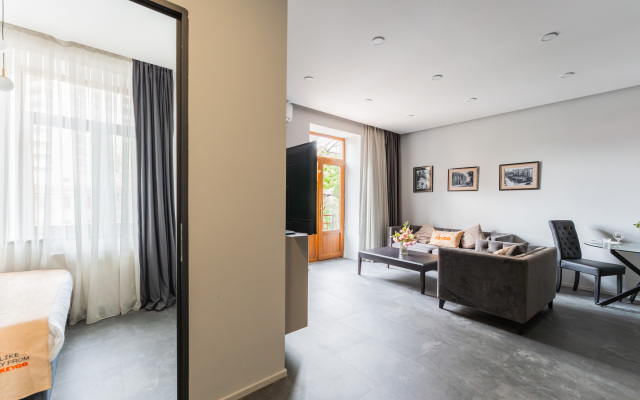 KeyGo #0029, 1 Bedroom, Balcony, City Center Apartments