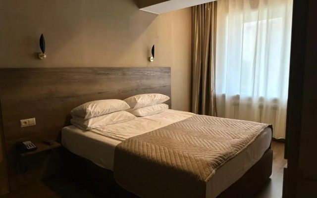 Gloria Deluxe Hotel