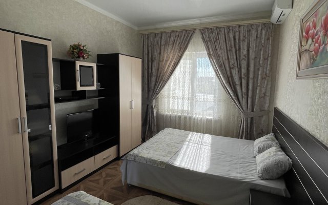 Zhemchuzhina u Morya Flat