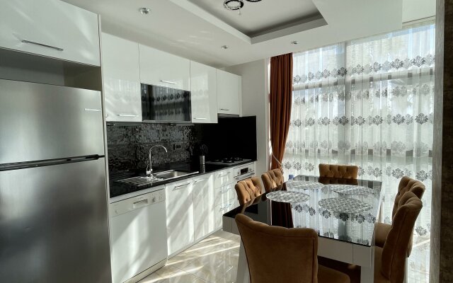 Y Morya 320 m S Balconom Apartments