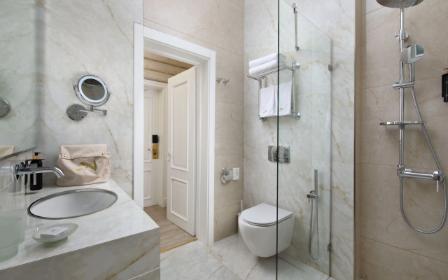 Amk Montis Hotel