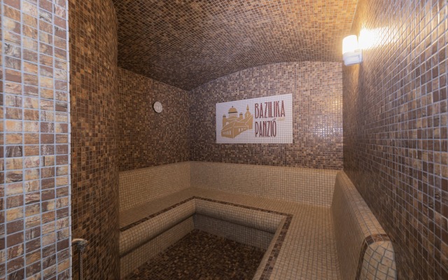 Bazilika alatt Panzió Hotel