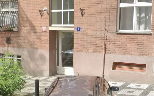 Flora Apartments