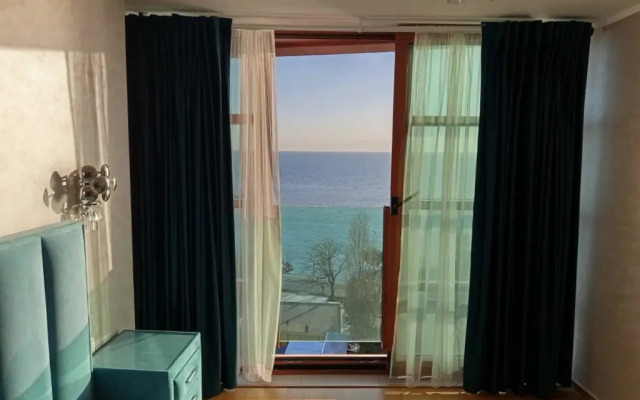 Апартаменты Золотая Бухта с Видом на Море