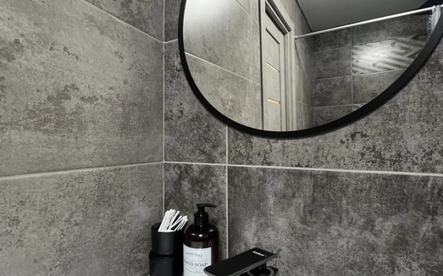 Апартаменты 4 оранжево-черные