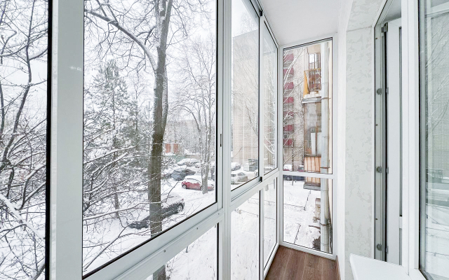Ryadom S Naberezhnoy Flat