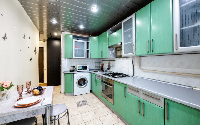Natali na Metro  Sevastopolskaya prostornye Apartments