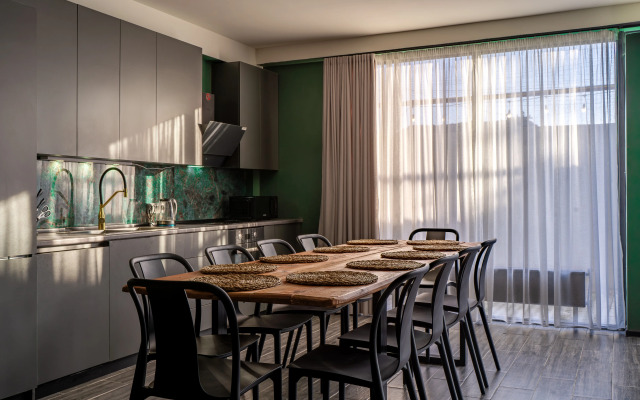Chetyrehkomnatniye Niabi S Bilyyardom I Kinoteatrom Apartments