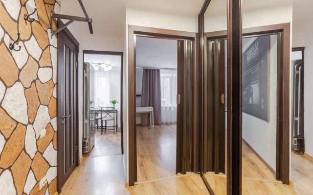 Na Ulitse Molodogvardeyskaya 225 Flat