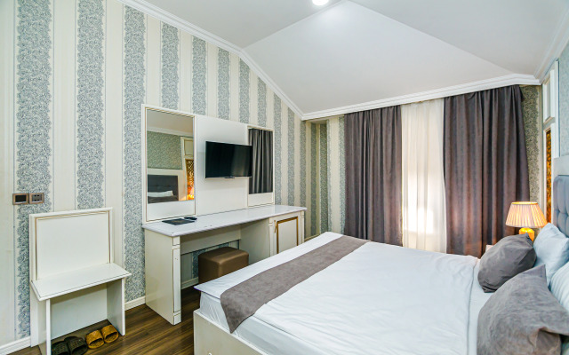 Maris Baku Hotel