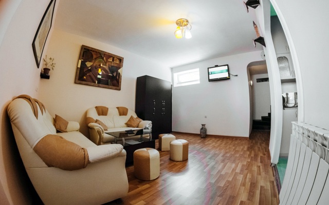 Holiday House Hotel