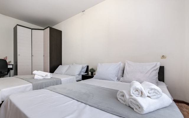 Ryadom S Sk Zarya Titova 238 Apartments