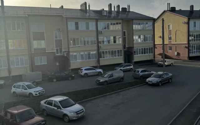 Tsena Poraduet, Kachestvo Udivit Flat