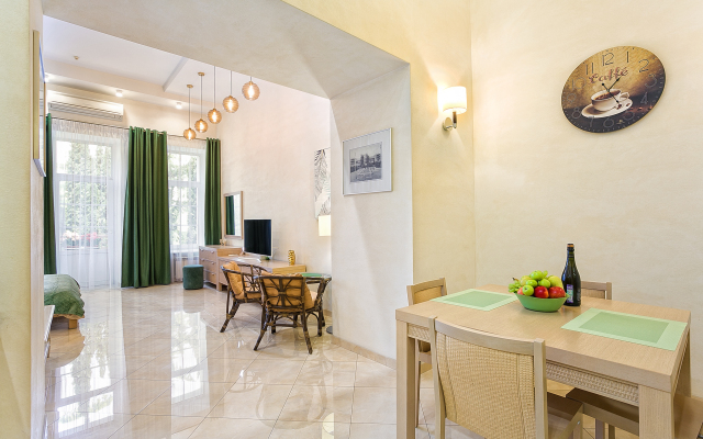 Апартаменты Таврида Люкс на набережной в Ялте