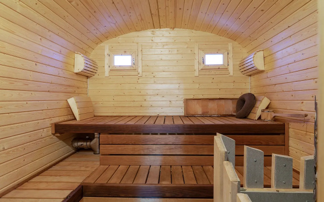 Zeleny Lug Private house