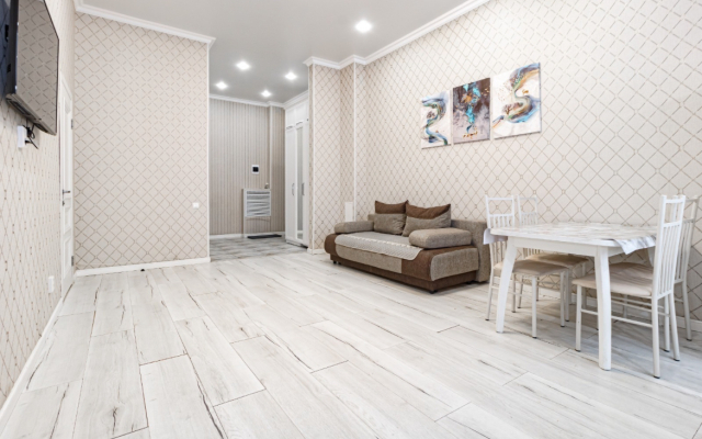 Ryadom S Bayantau Flat