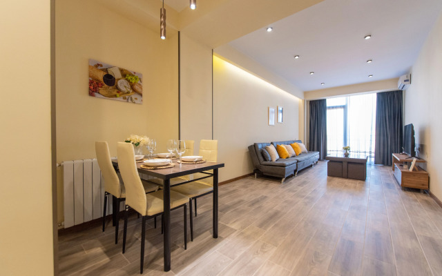 S Vidom na Reku i Gorod Apartments