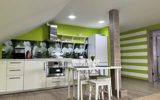 Двухкомнатная квартира в Частном Доме с Отдельным Входом