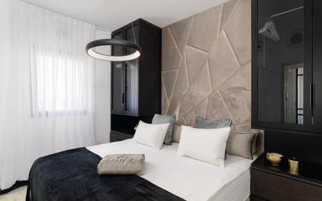 High End & City View by FeelHome