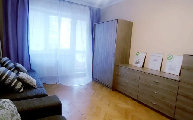 Uyutnaya Odnokomnatnaya s Balkonom Flat