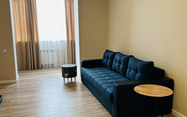 Prostornaya Mezhdu 2-Kh Parkov Flat