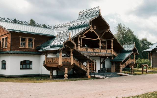 Udivitelnaya Derevnya Mandrogi Tourist Complex