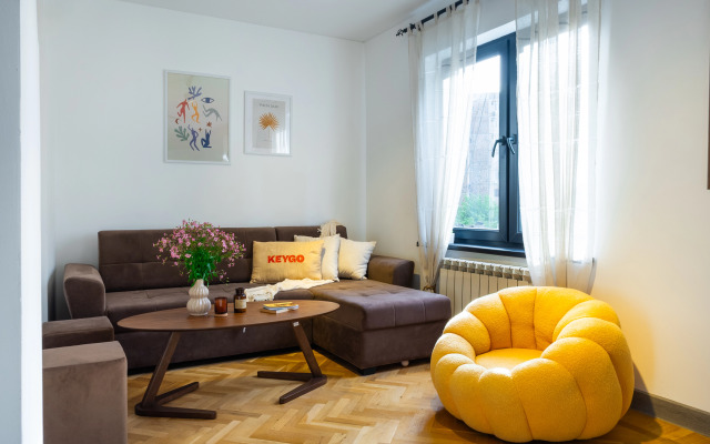 KeyGo #0148 1 Bedroom Design near Saryan Street Apartments