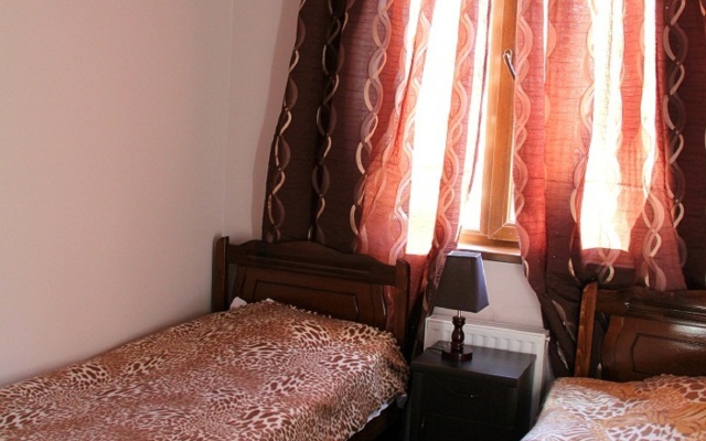 Teonas Guest House