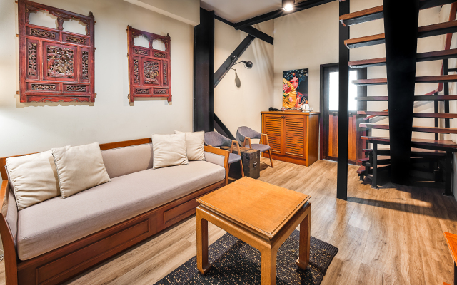 Prince Theatre Heritage Stay Hostel - Silom