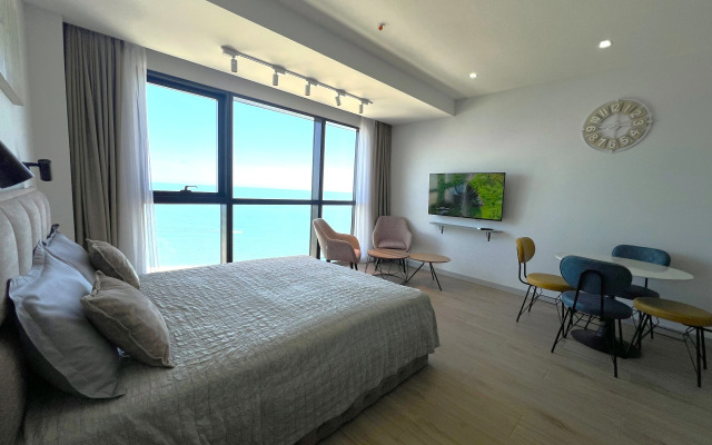Na beregu morya Porta Batumi Tower Aparthotel