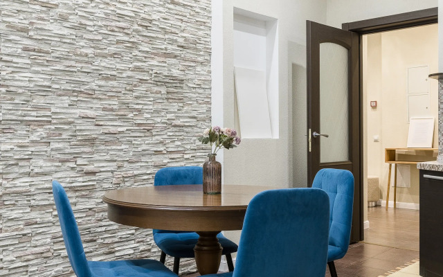 V Azhk Parusa Flat
