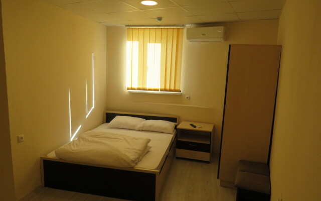 Shree Gopal Gayatri Lok Deluxe Hotel