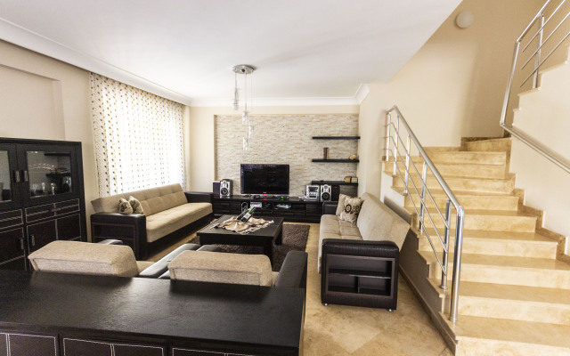 Paradise Town Villa Royal Hotel