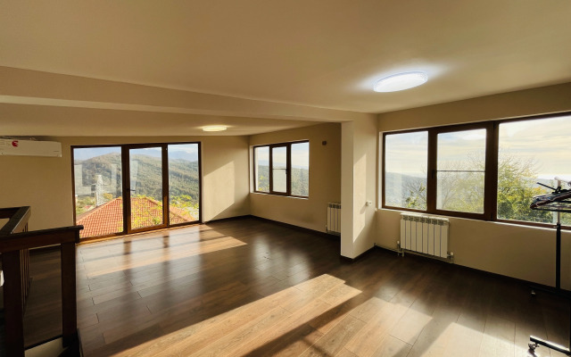 S Basseynom I Baney Villa