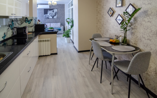 Апартаменты Красный Квадрат на Набережной