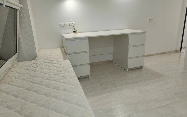 Trekhkomnatnaya S Vidom Na Siti Flat