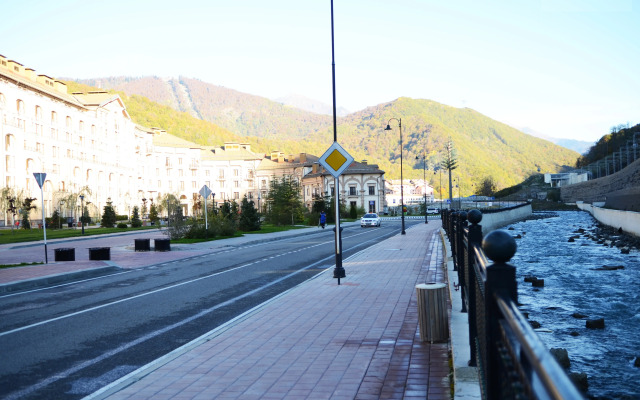 2-Bedroom Apartment with River and Mountain Views