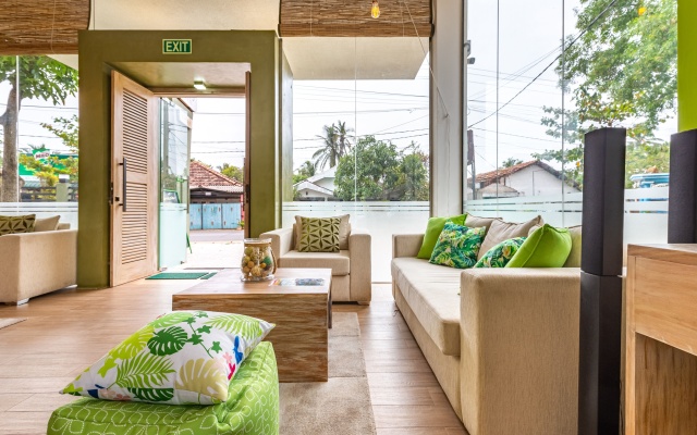 YOHO J Leaf Hotel