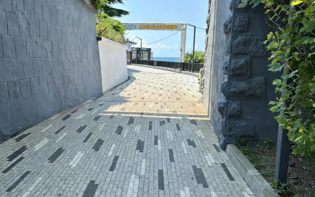 Квартира с бассейном на территории МореСолнцеАпарт 4