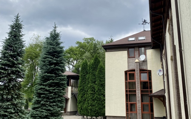 Gostinichno-Restorannyij Kompleks Veterok Hotel