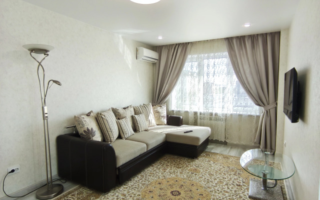 Квартира Двухкомнатные апартаменты в центре города, на берегу Иртыша