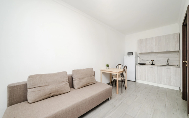 Apatrkhaus 7 na Initsiativnoy Apartment