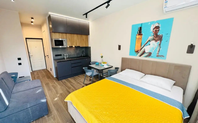 Dizaynerskie S Basseynom Apartments