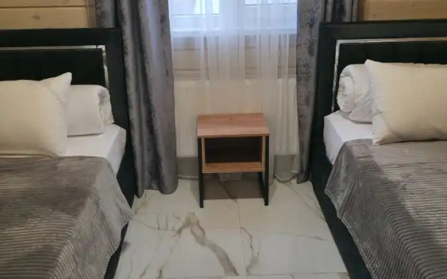 S Basseynom v Guamke Private House
