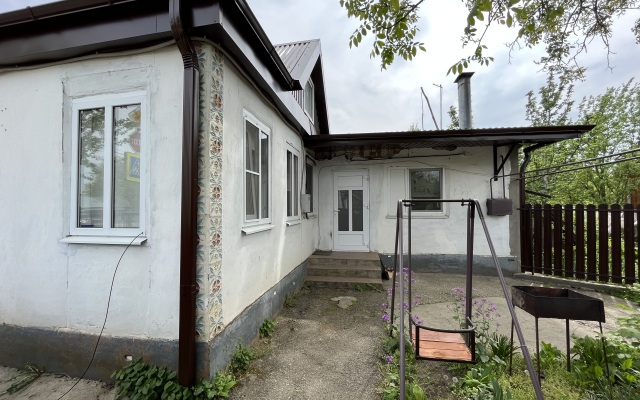 Vblizi Termalnykh Istochnikov Private house