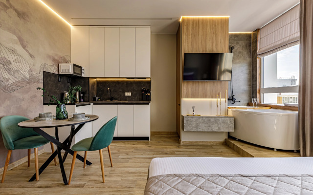 Апартаменты VIP студия с роскошной ванной у панорамного окна