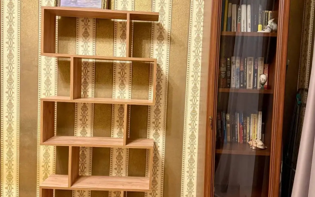 Posutochno - uyutnoye retro-gnezdyshko pochti v samom tsentre Flat