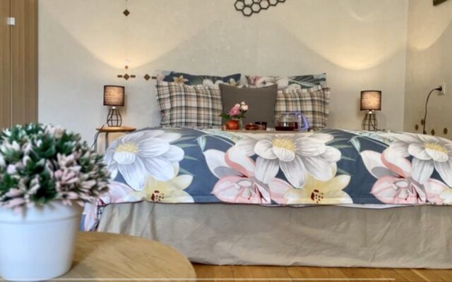 Уютные апартаменты Lora Home на Пражской